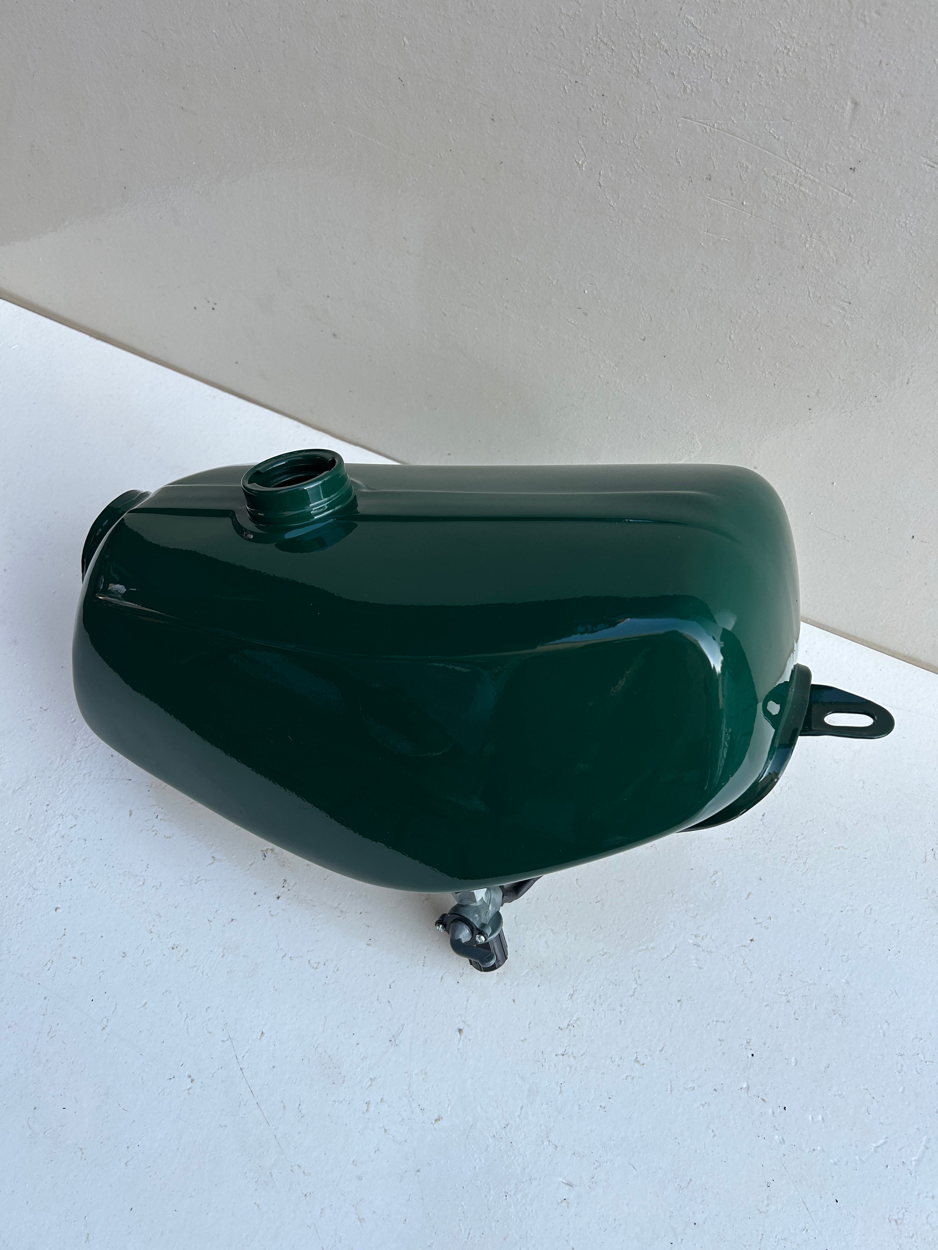 Tank inklusive Benzinhahn
