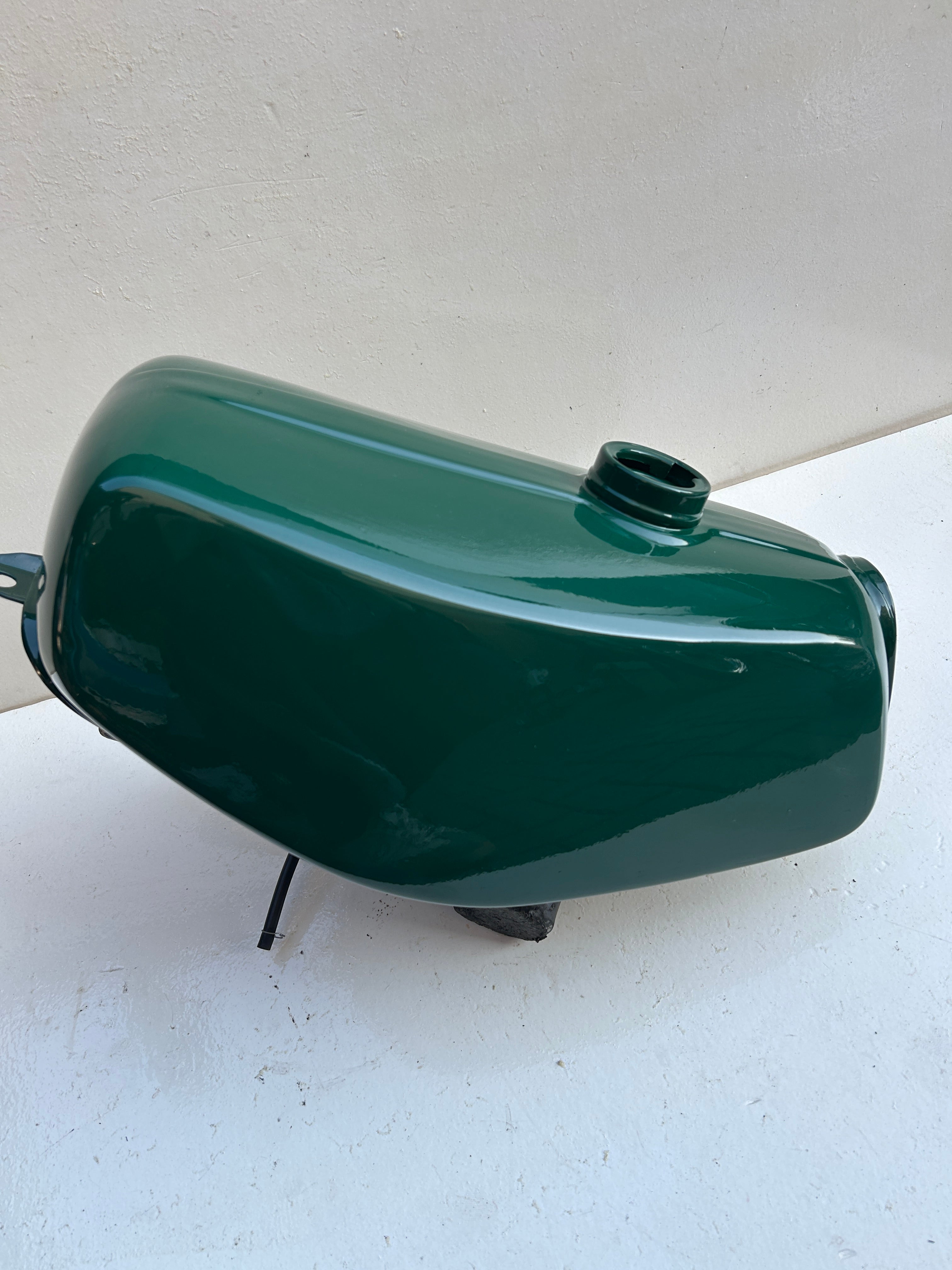 Tank inklusive Benzinhahn