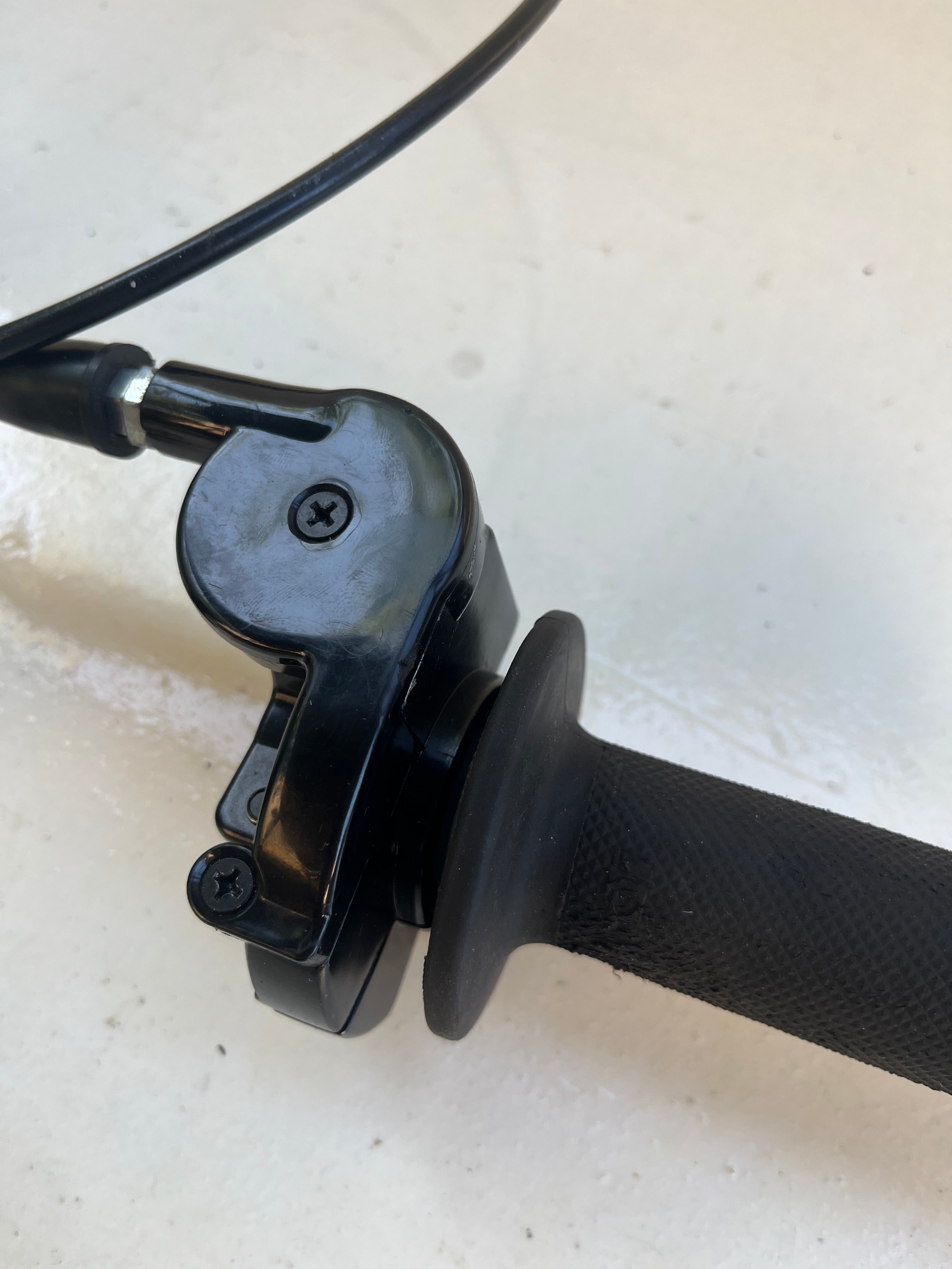 Schnellgasgriff inklusive Griffe